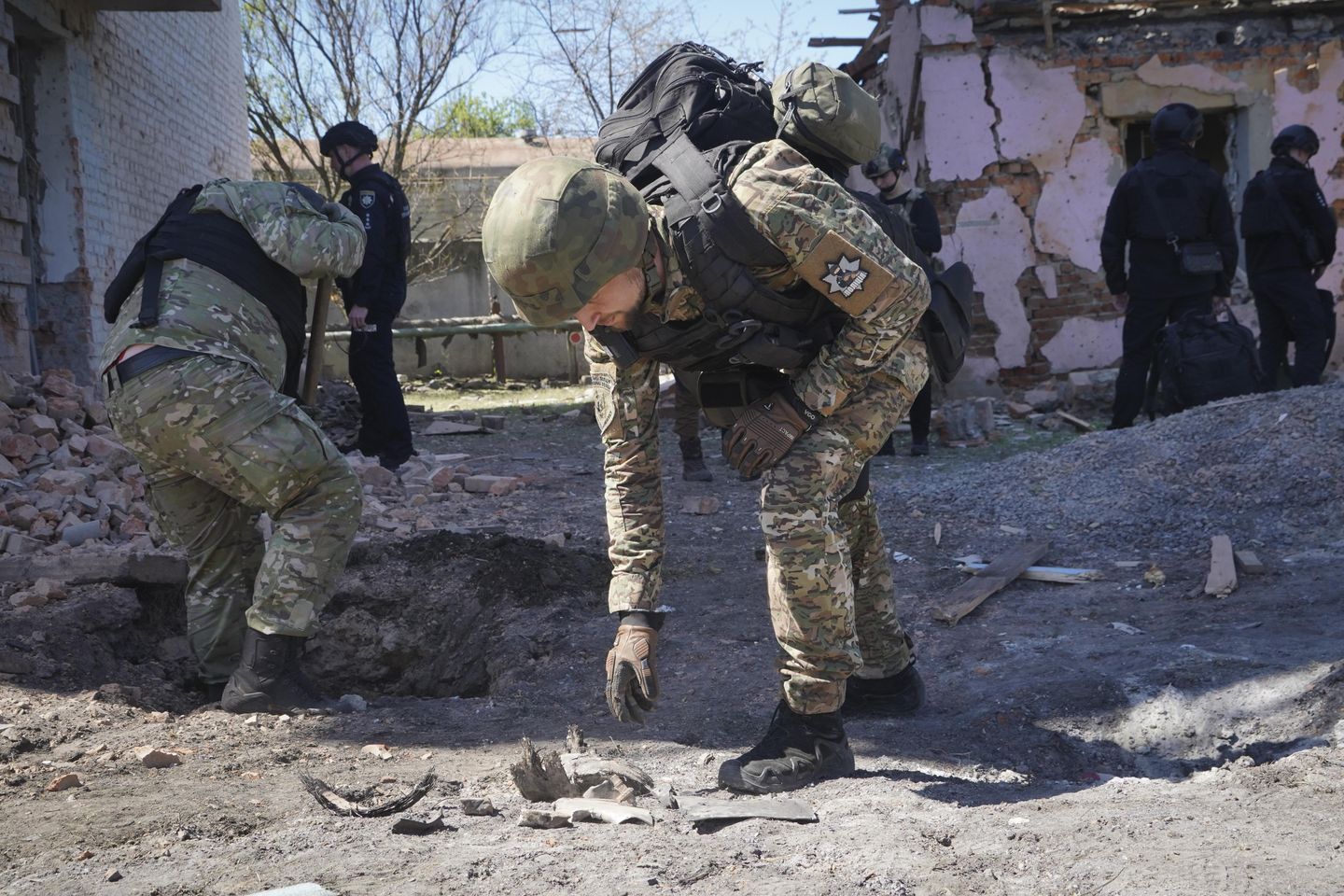 Ukraine rushes troops to defend Kharkiv against Russian attack